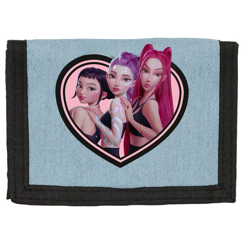 K-pop Démonvadászok Denim Dreams pénztárca
K-pop Demon Hunters Denim Dreams pénztárca
Denim Dreams pénztárca K-pop rajongóknak
K-pop pénztárca iskolásoknak
K-pop kiegészítő MeglePiros